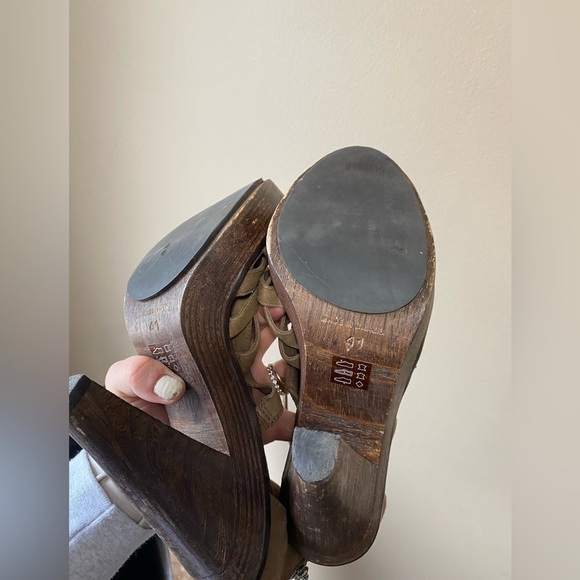 All Saints Strappy Suede Block Heel Open Toed Platform Pumps - Picture 4 of 8